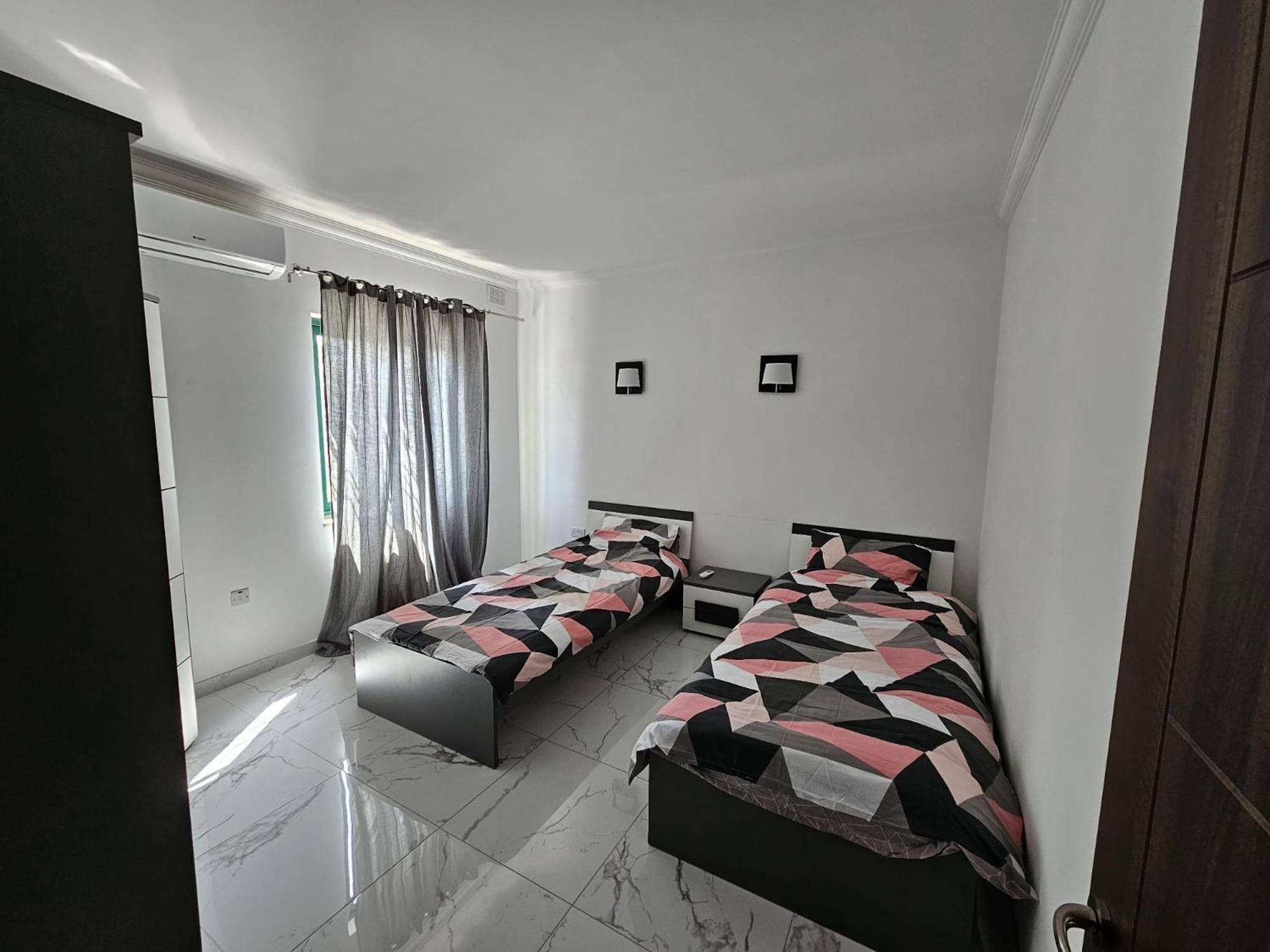 2 Bedroom Apartment In Bugibba St. Paul's Bay Exterior foto