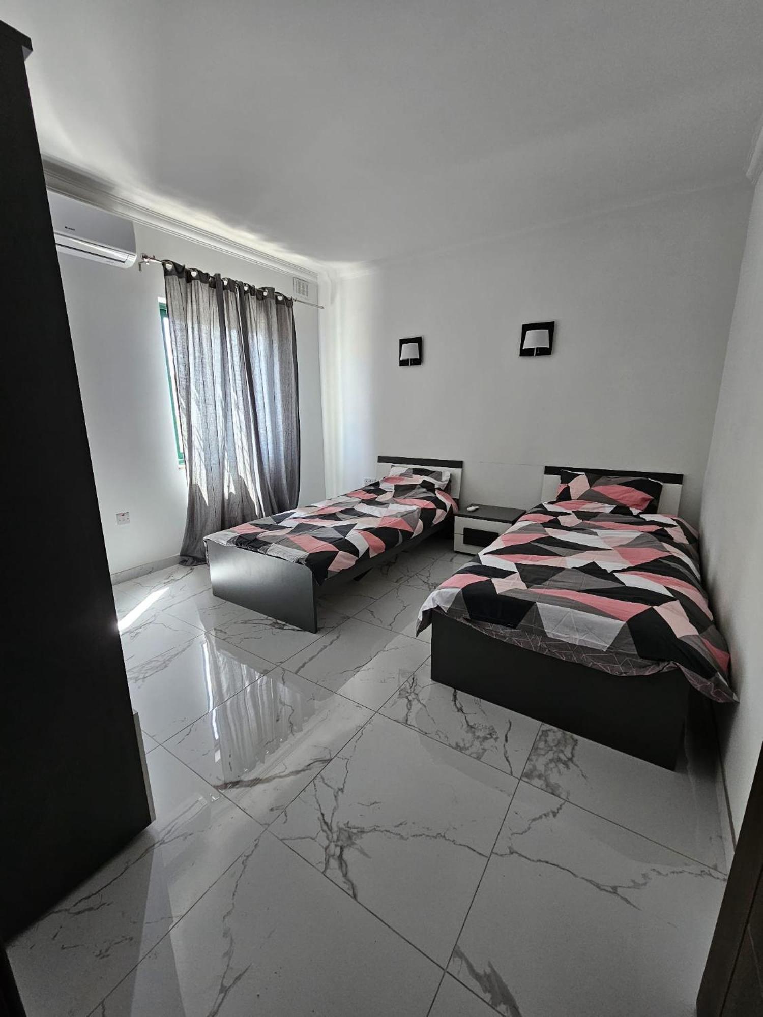 2 Bedroom Apartment In Bugibba St. Paul's Bay Exterior foto